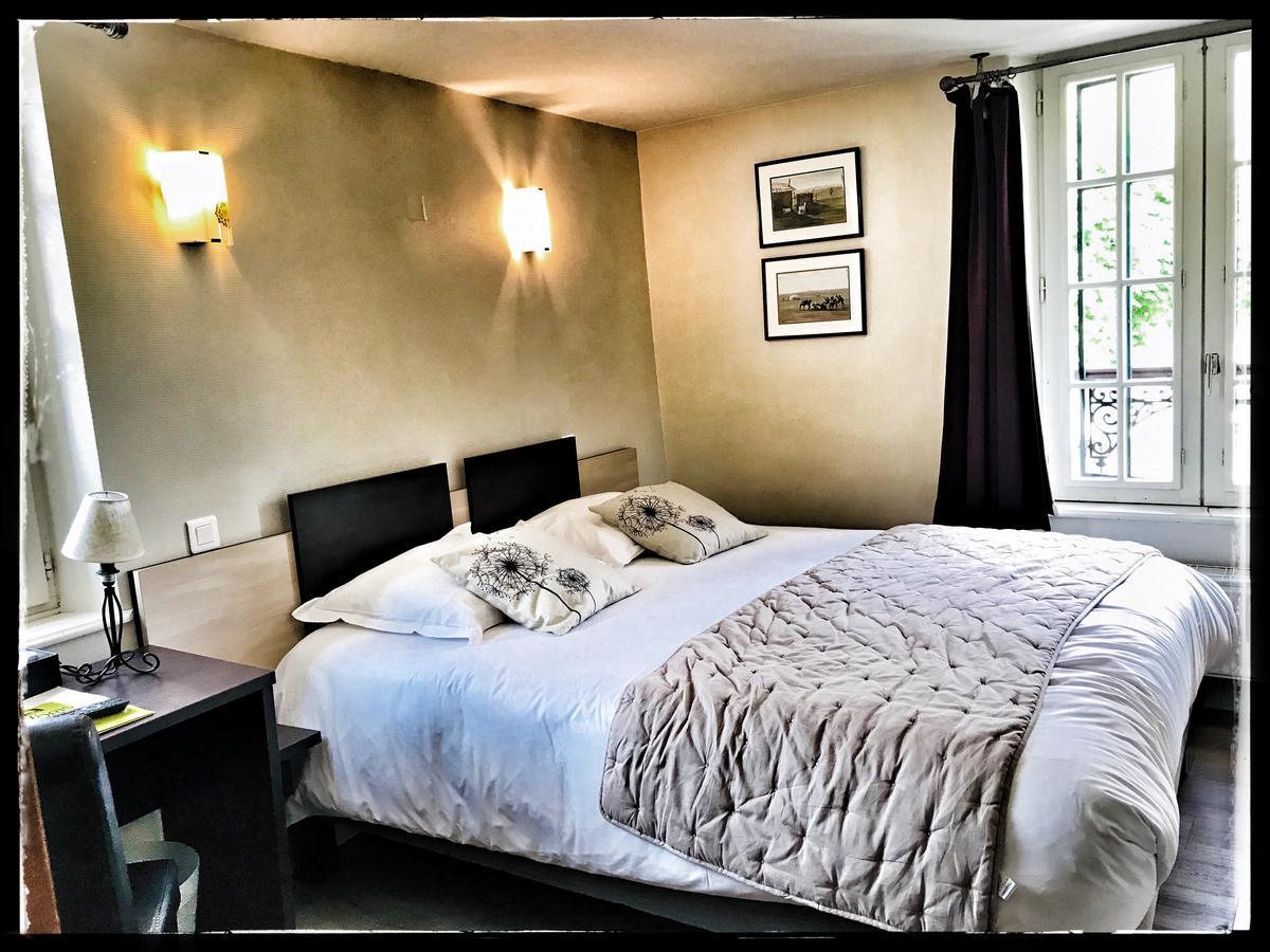 Logis Hotel La Foret Senonches Eksteriør bilde