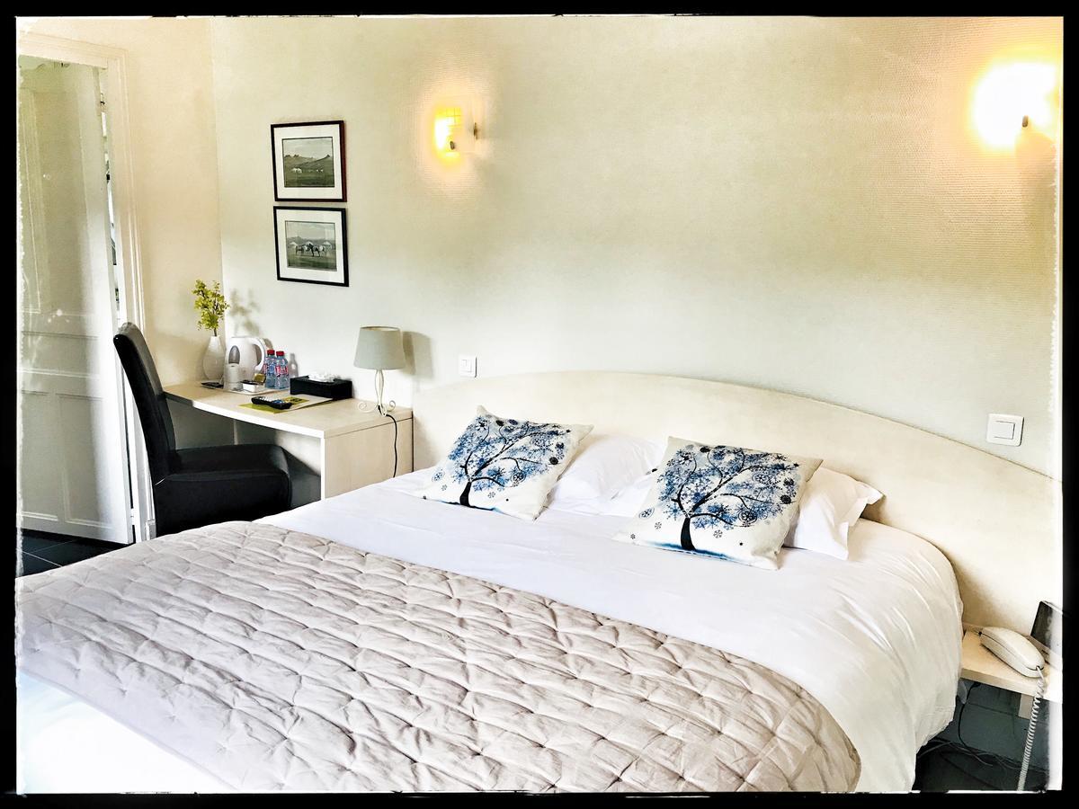 Logis Hotel La Foret Senonches Eksteriør bilde